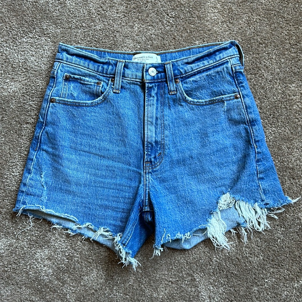 Abercrombie & Fitch The 4” Mom Short High Rise